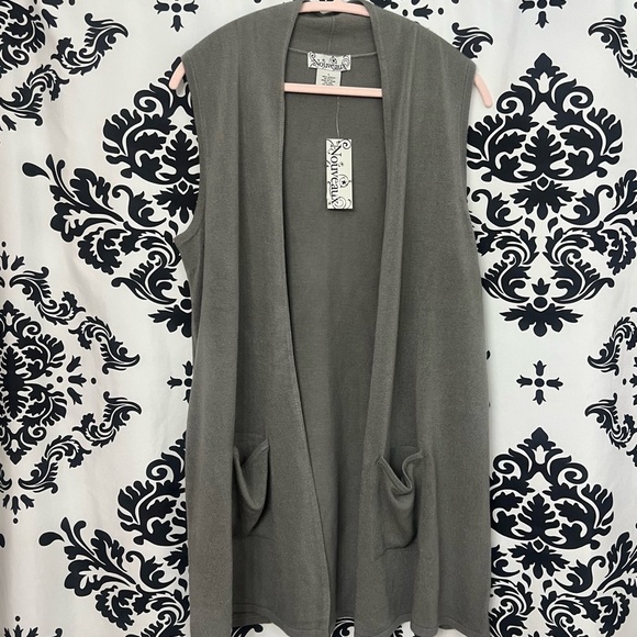 Gray Sleeveless Cardigan Vest NWT - Picture 1 of 3